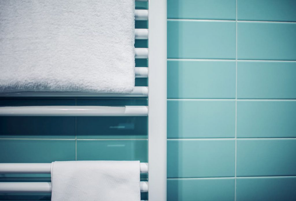 co warto wiedzieć przed zakupem grzejnika łazienkowego